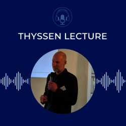 Photograph of Sebastian Conrad holding a microphone while lecturing at the GHIL. On a blue background, with the GHIL podcast symbol of a microphone and headphones in a circle.