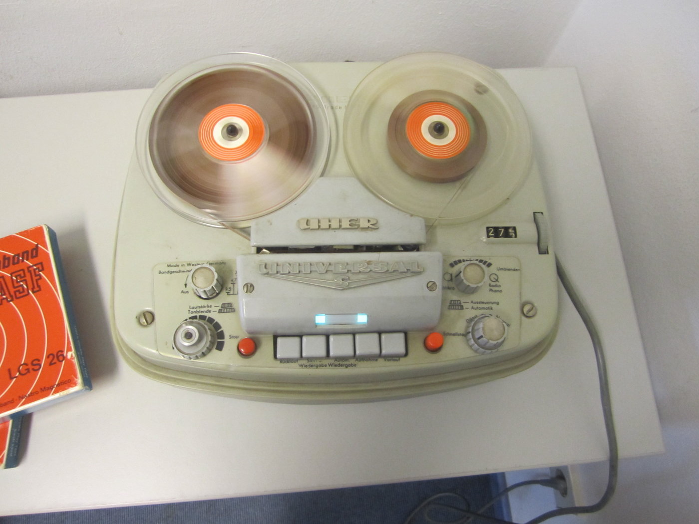 Image of a tape recorder of the type used by the BOLSA project for voice recordings