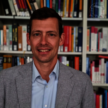 Portrait photograph of Felix Römer.