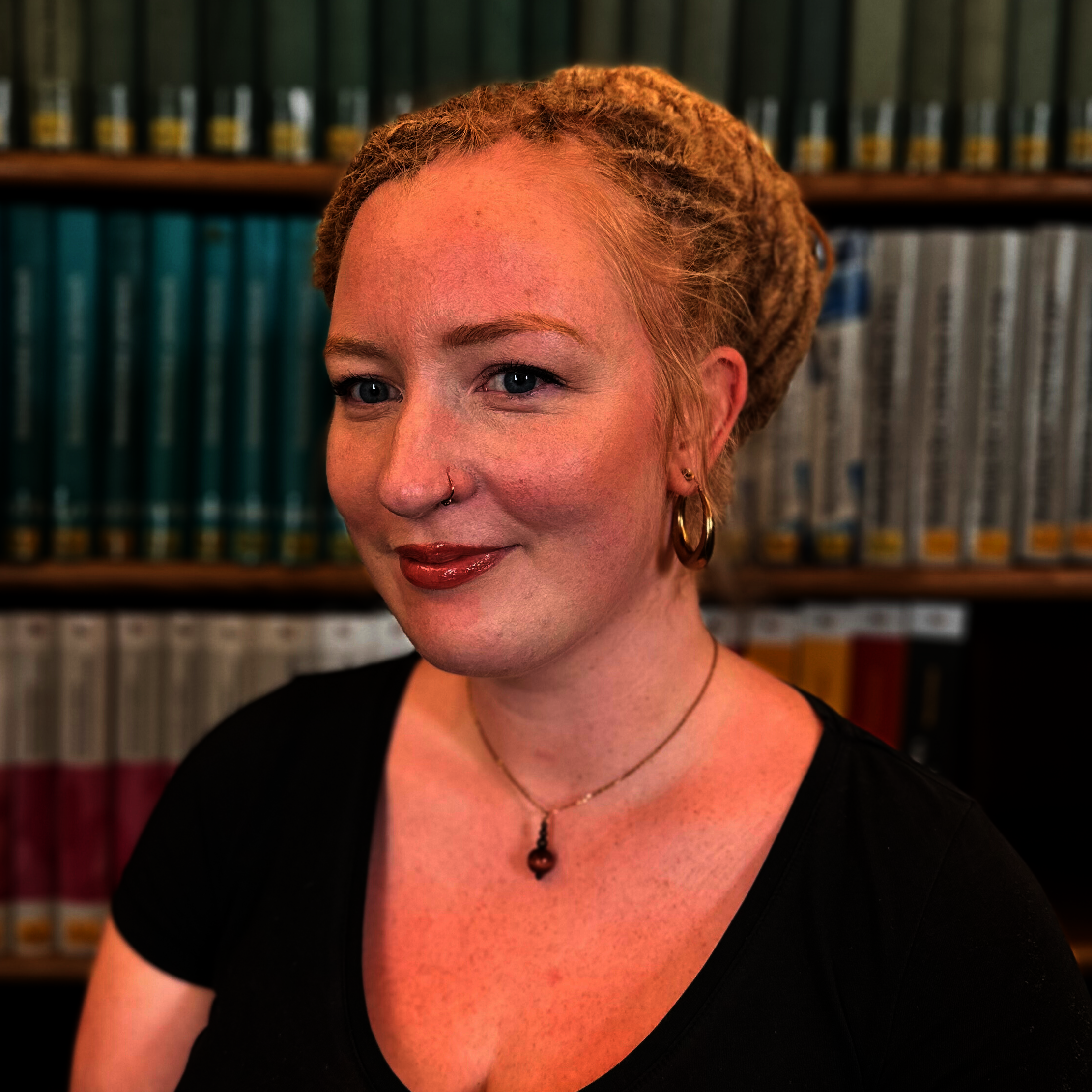 Portrait photograph of Mia Hellmich.