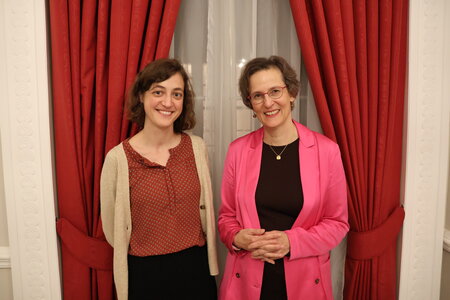 Image of Susanne Quitmann, the 2025 winner of the prize of the German Historical Institute London, and Christina von Hodenberg, the director of the GHIL.