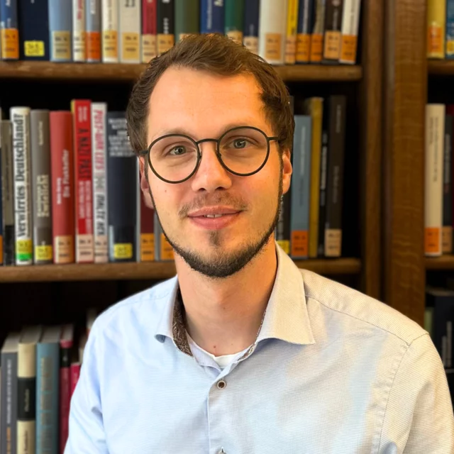 Portrait photograph of Thomas Kaal.
