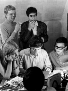 Black and white image of a group of students during the student revolution, 1967/68, West Berlin (Stiftung Haus der Geschichte, Ludwig Binder, [CC BY-SA 2.0])