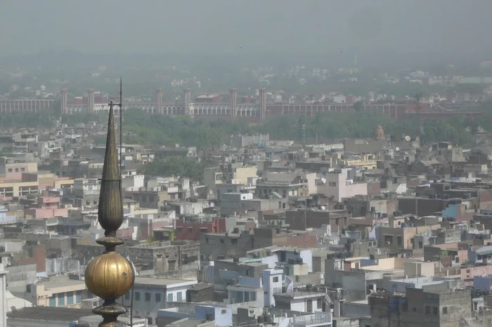 A picture of the rooftops and distant hazy skyline of Old Delhi.