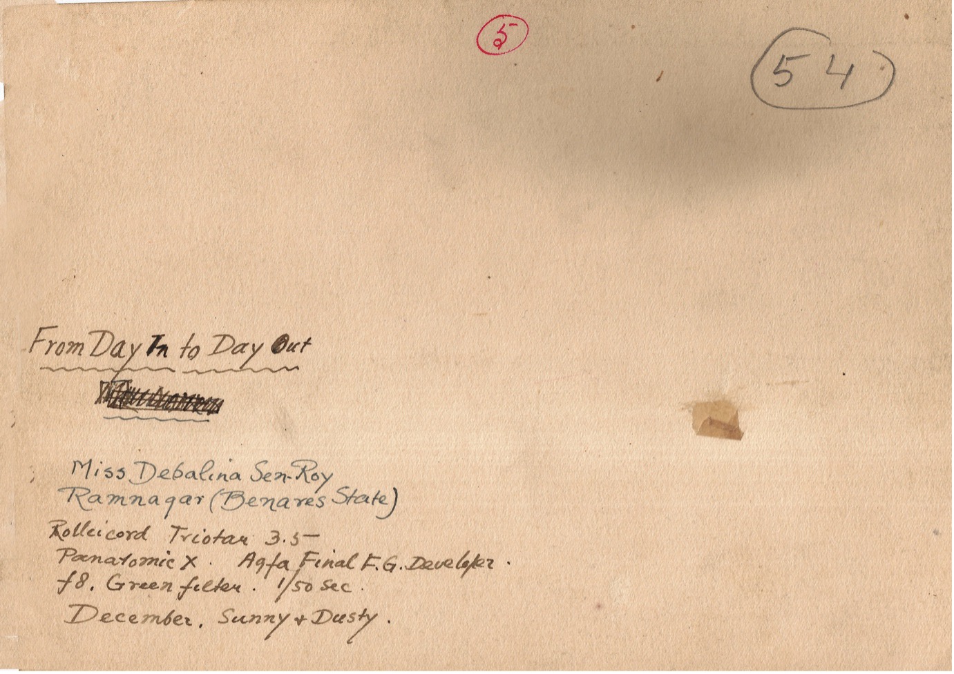 Back of a photographic print by Debalina Mazumder made in the 1940s, with details of the photographs topic and technical details of the camera, etc..